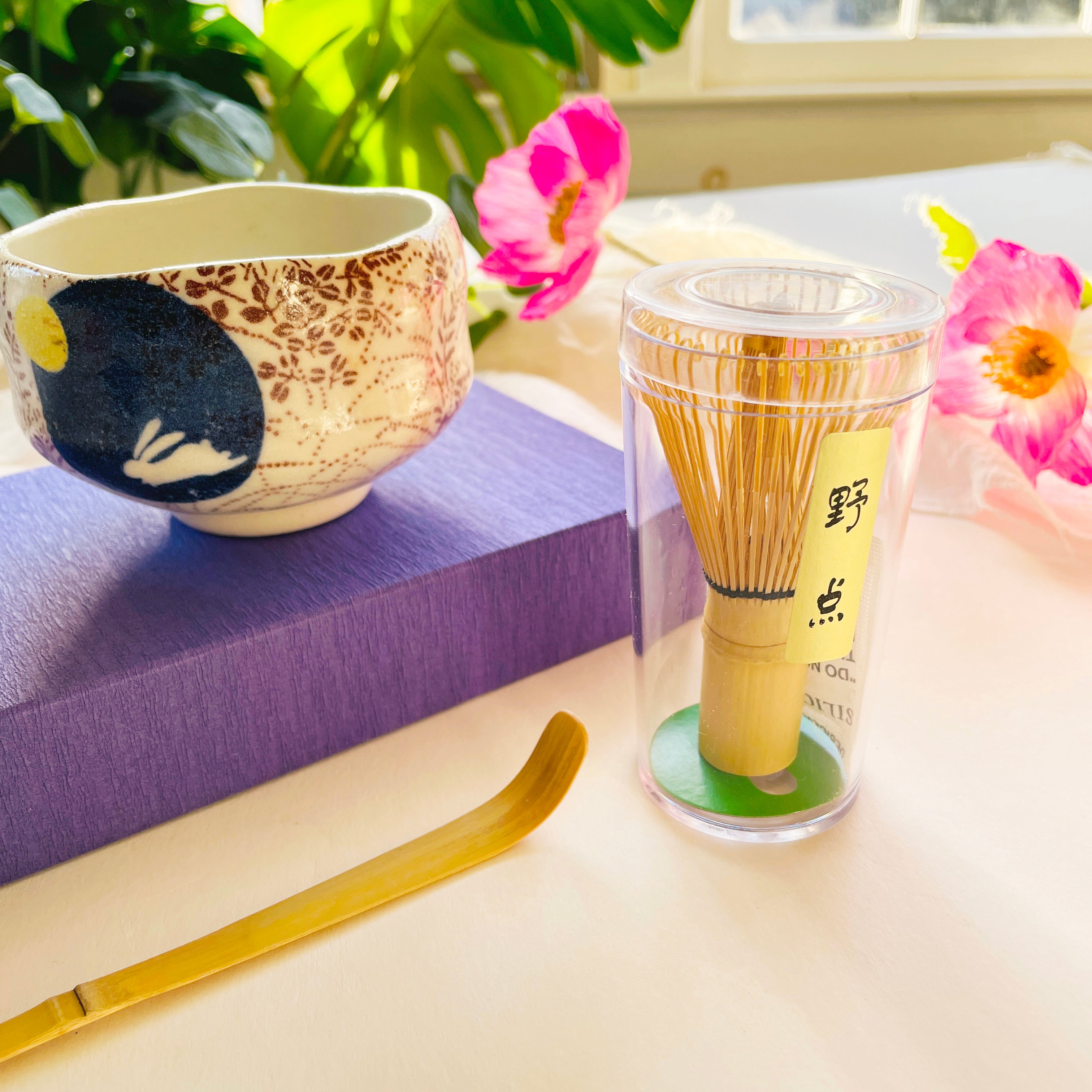 Matcha Bowl Gift Set - Camellia and Moon Rabbit – niconeco zakkaya