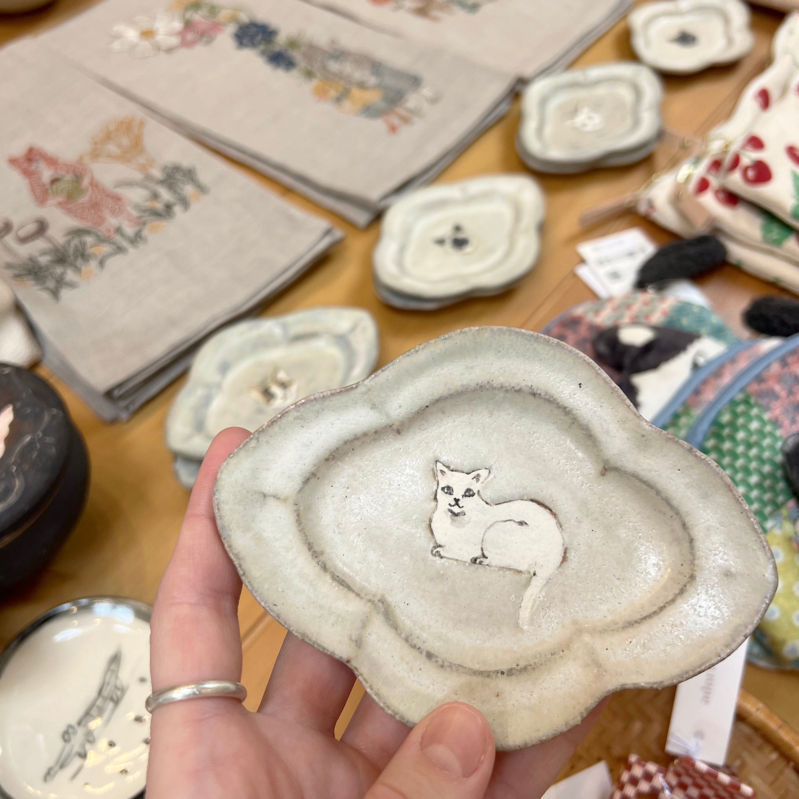 acne pottery studio 白ネコ　壁掛け　一名様のみ acne pottery studio 白ネコ 壁掛け 一名様のみ 【公式通販】