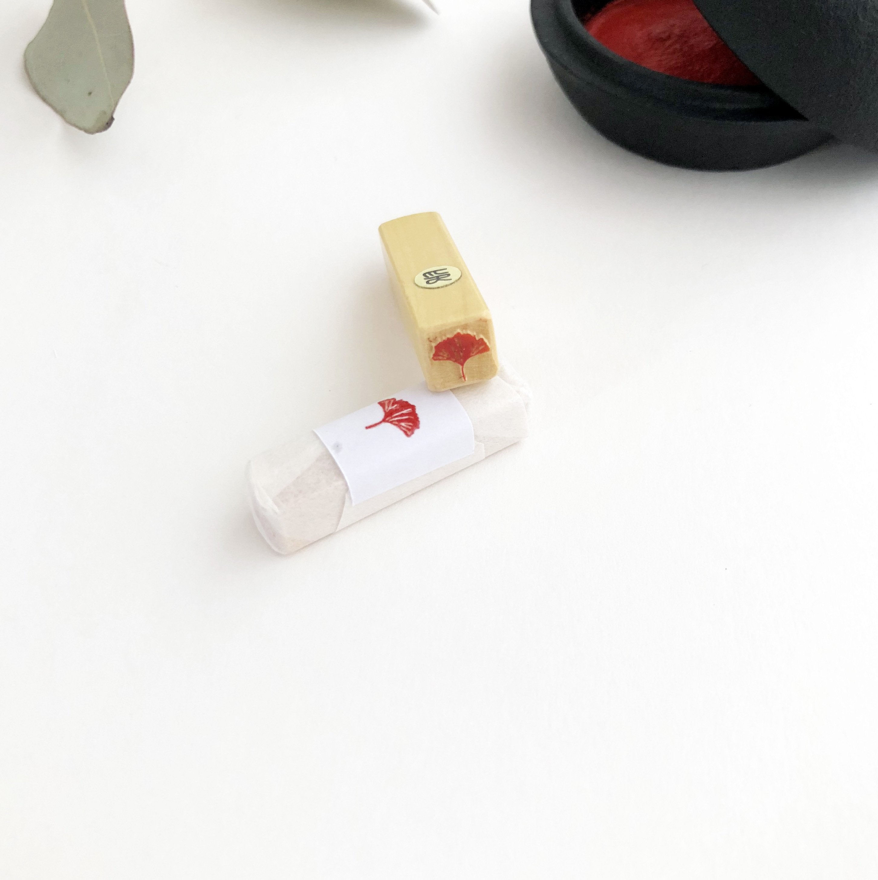 KYUKANDO Yura-No-In Wooden Stamp - Ginko-niconeco zakkaya